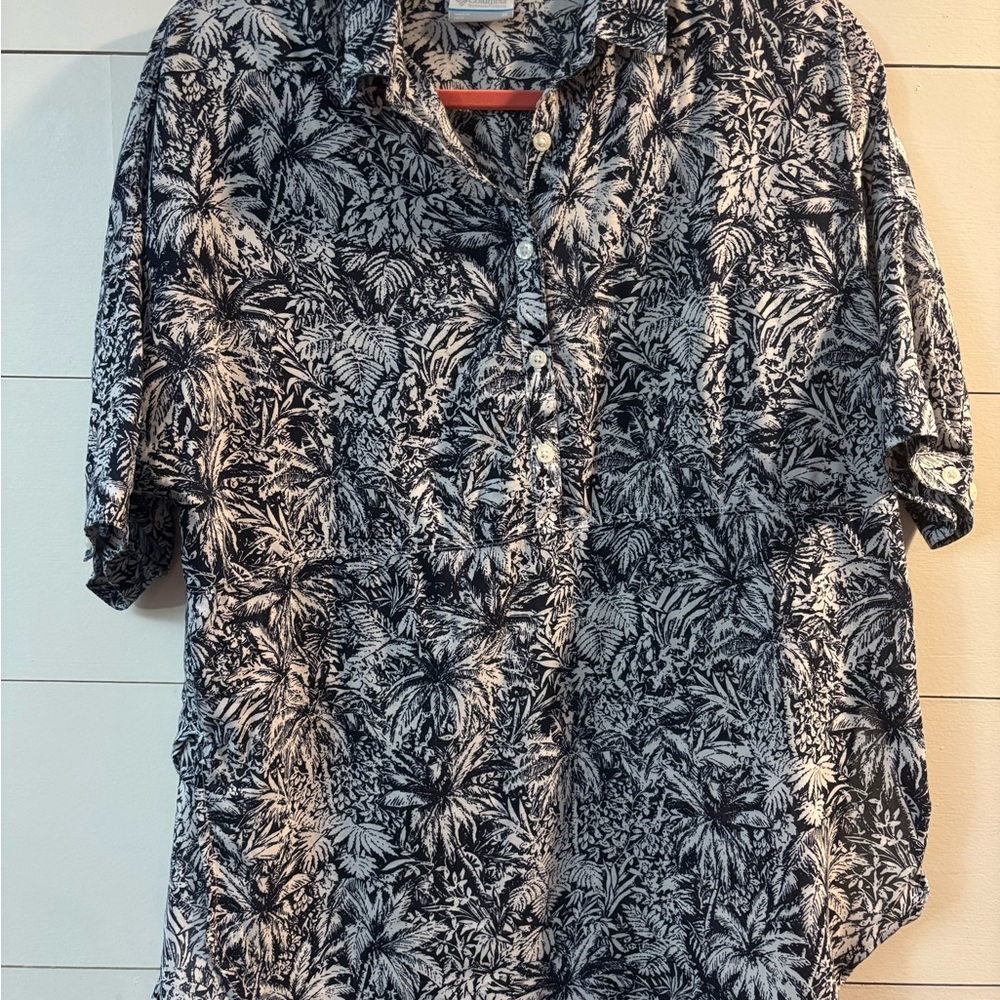 Columbia dark navy blue and White Casual Button Down Shirt Med. soft PFG